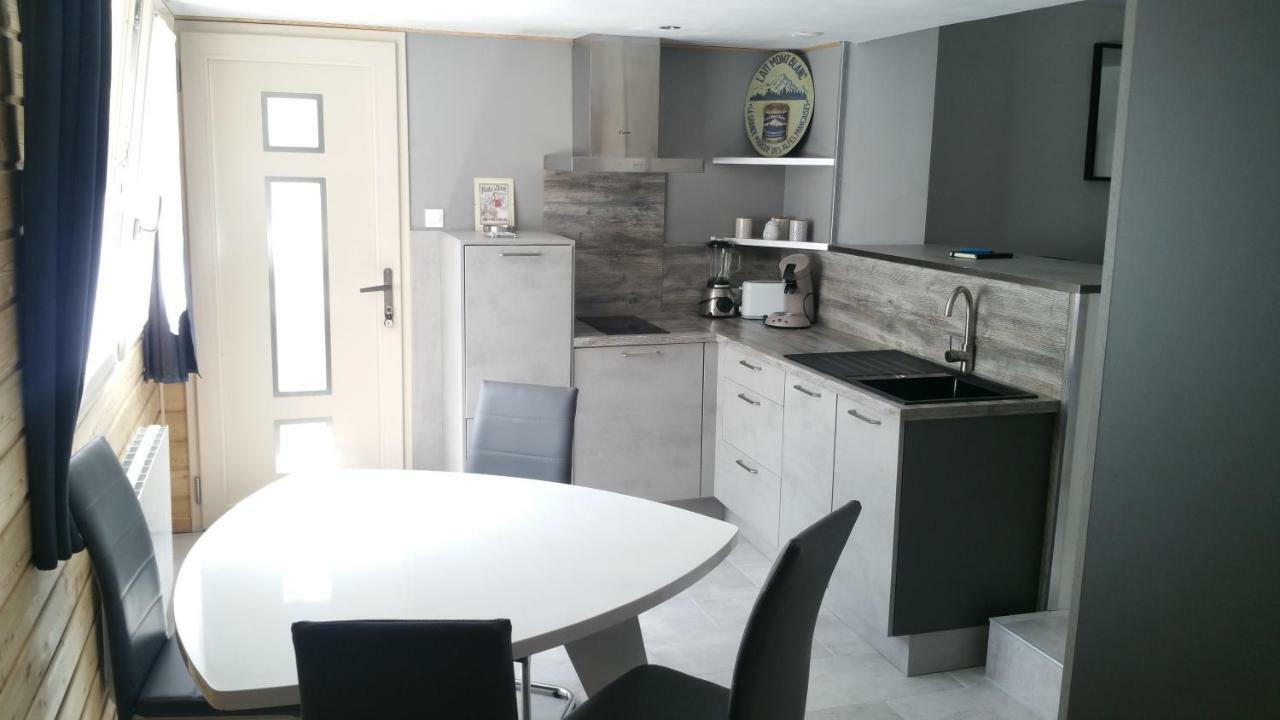 Les 3 Marguerites Apartment Luzenac Bagian luar foto